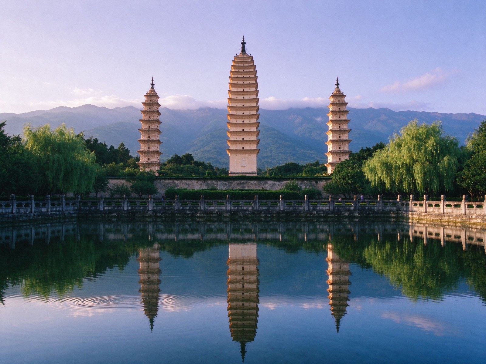 Chongsheng Temple & The Three Pagodas